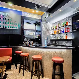 2* 호스텔 Alessandro Palace & Bar